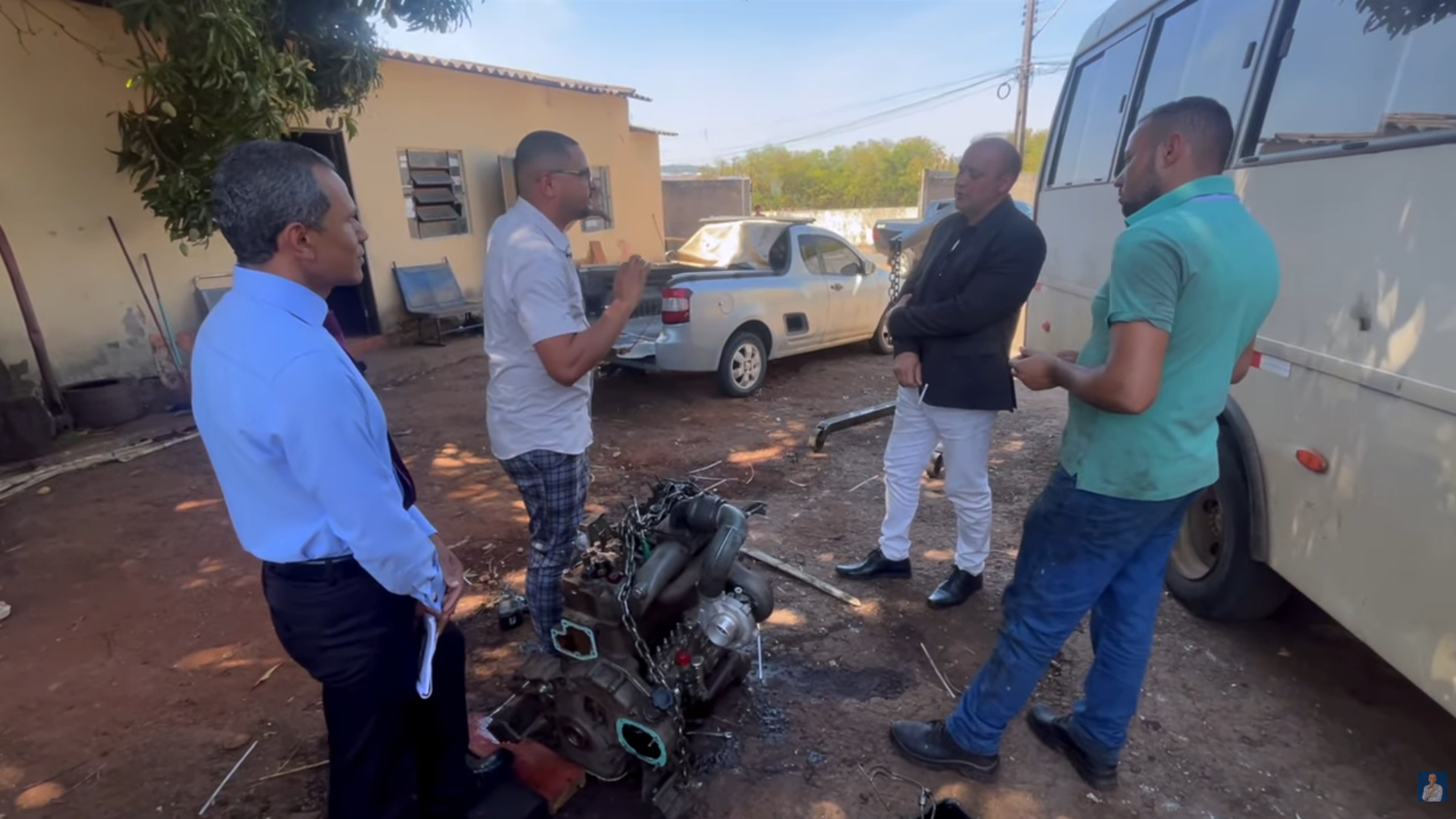 Confusão em Oficina: Motor “Apropriado” Termina com Polícia e Cliente Internado