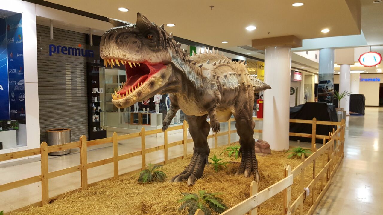 Gigantes da pré-história invadem o Buriti Shopping em expedição imersiva no “Mundo dos Dinossauros”