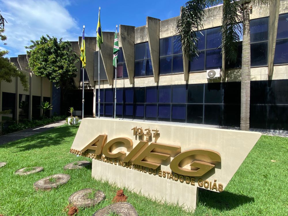 Arraiá da ACIEG tem comidas típicas, show, brindes e arrecadação de agasalhos