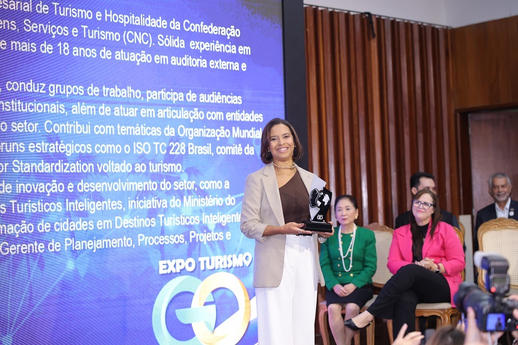 Expo Turismo Goiás é aberta com homenagem a mulheres que empreendem no setor
