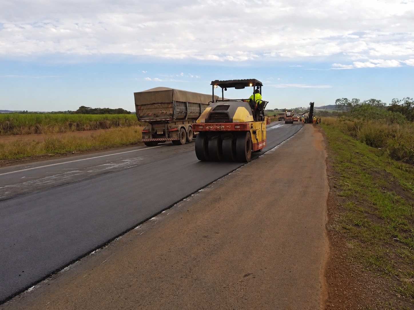 Obras de recuperação asfáltica avançam nas BR-060 e BR-452 e beneficiam importantes corredores do agronegócio goiano